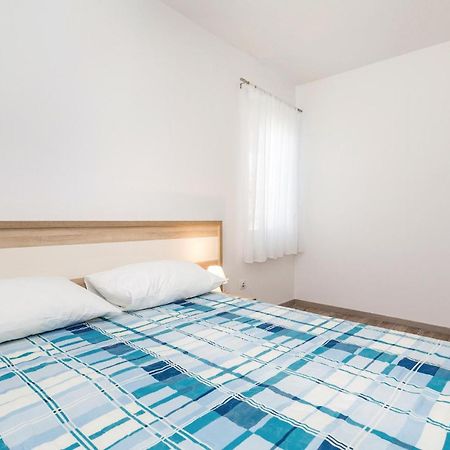 Lovely Apartment In Mandre With Wifi Экстерьер фото