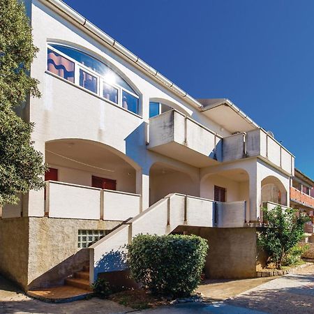 Lovely Apartment In Mandre With Wifi Экстерьер фото