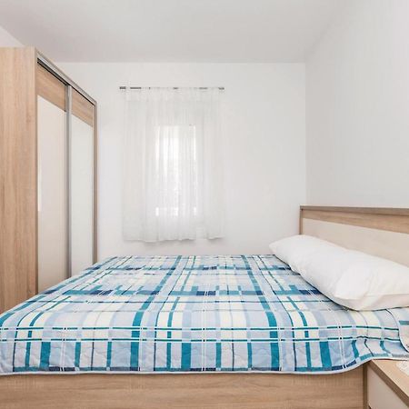 Lovely Apartment In Mandre With Wifi Экстерьер фото