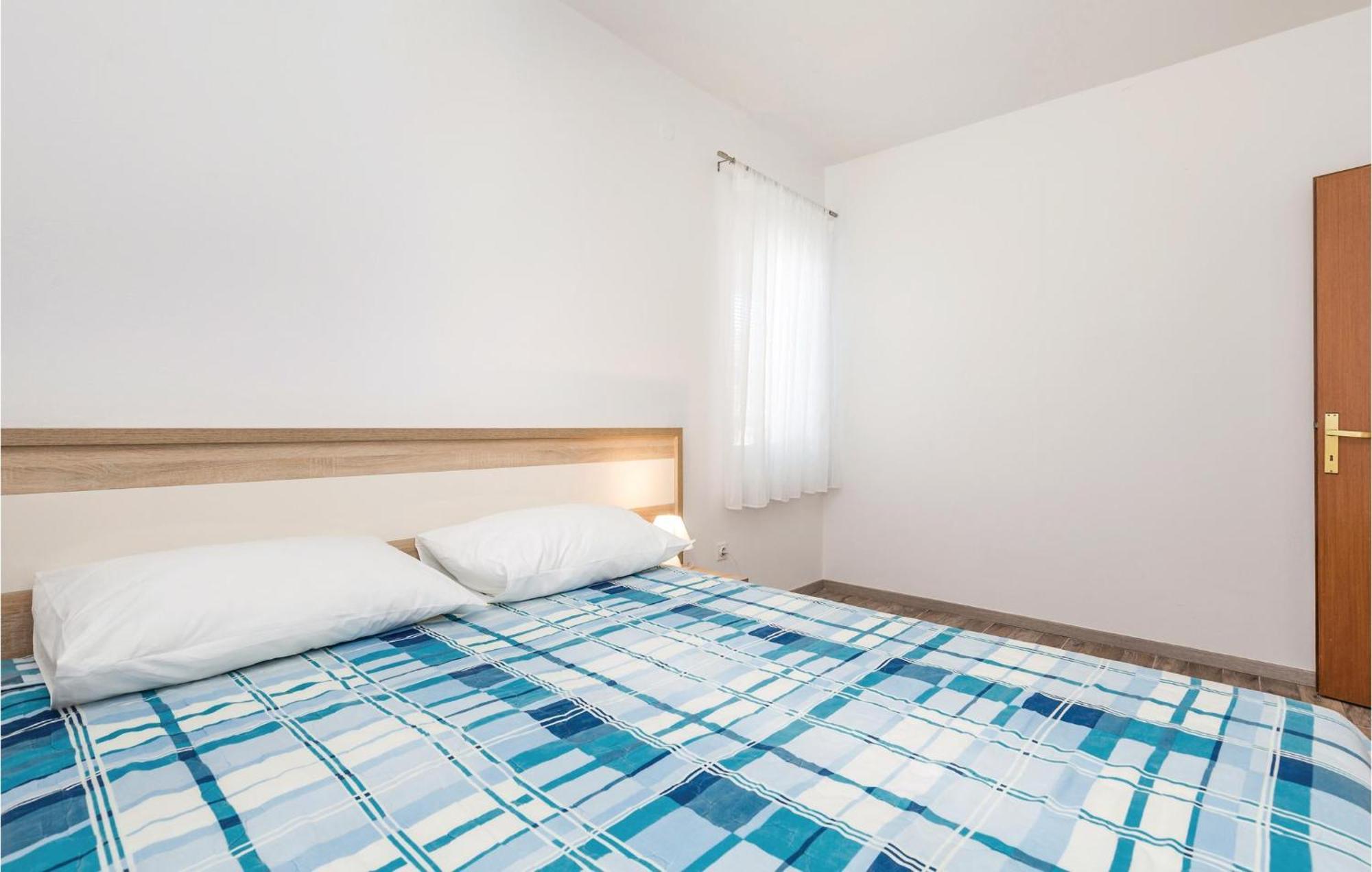 Lovely Apartment In Mandre With Wifi Экстерьер фото