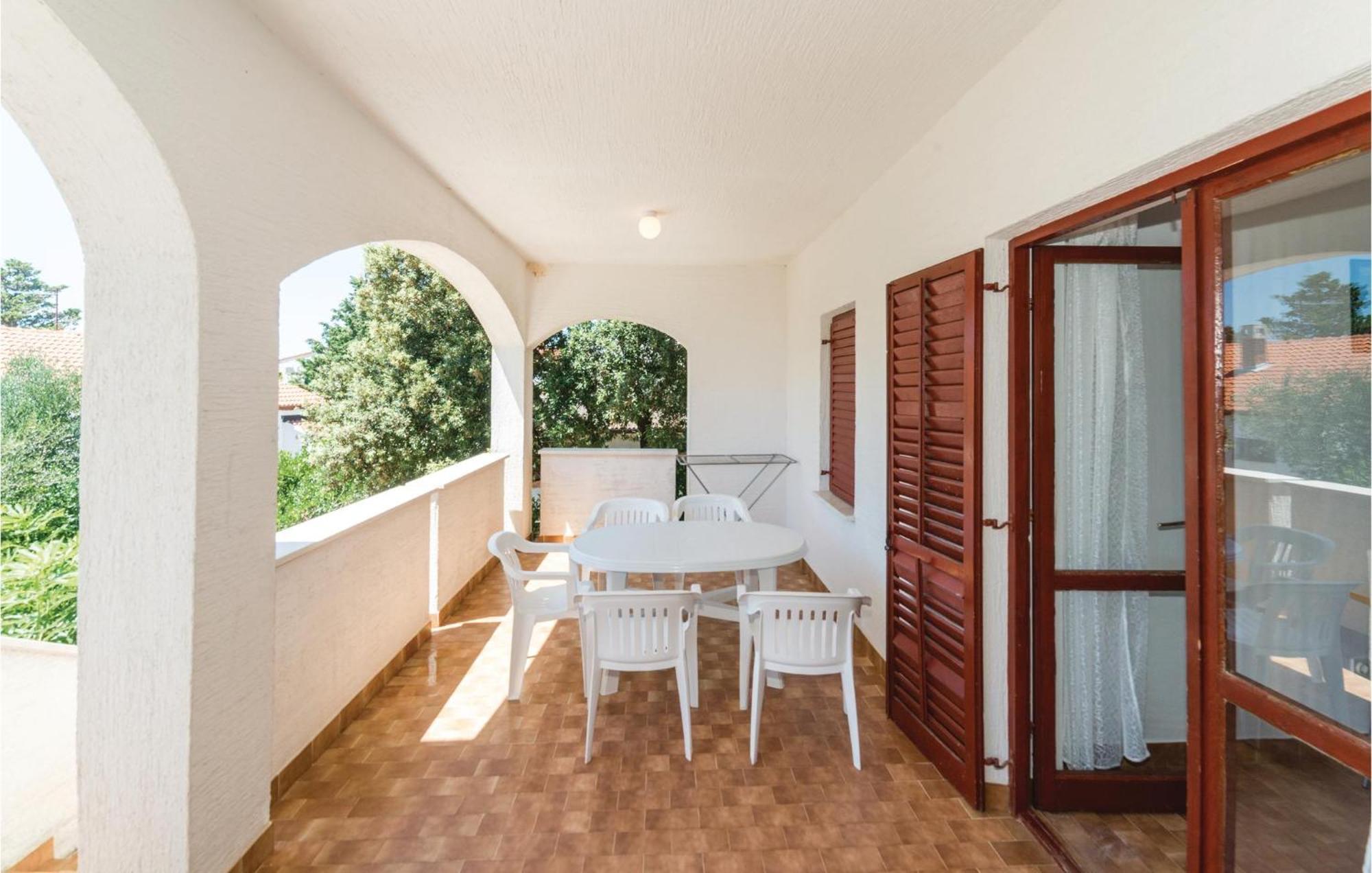 Lovely Apartment In Mandre With Wifi Экстерьер фото