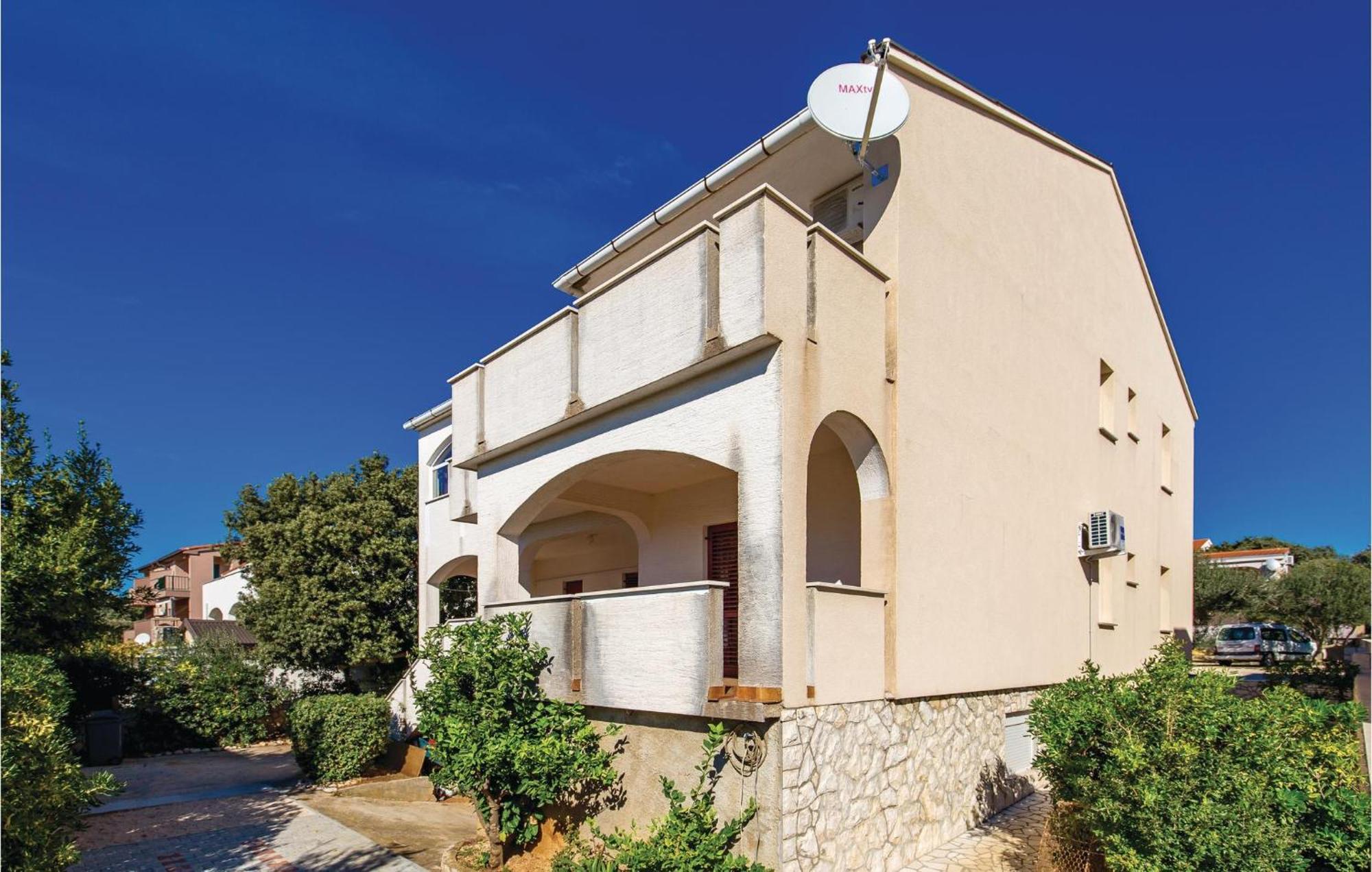 Lovely Apartment In Mandre With Wifi Экстерьер фото