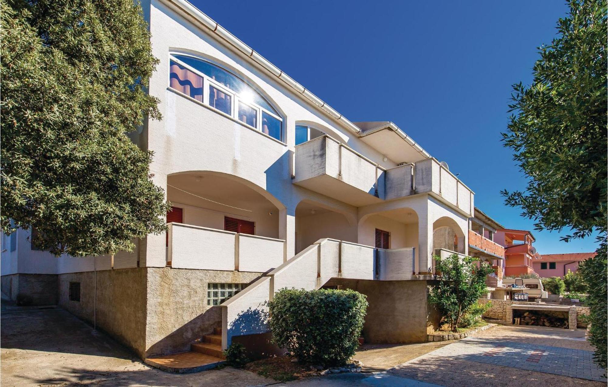 Lovely Apartment In Mandre With Wifi Экстерьер фото
