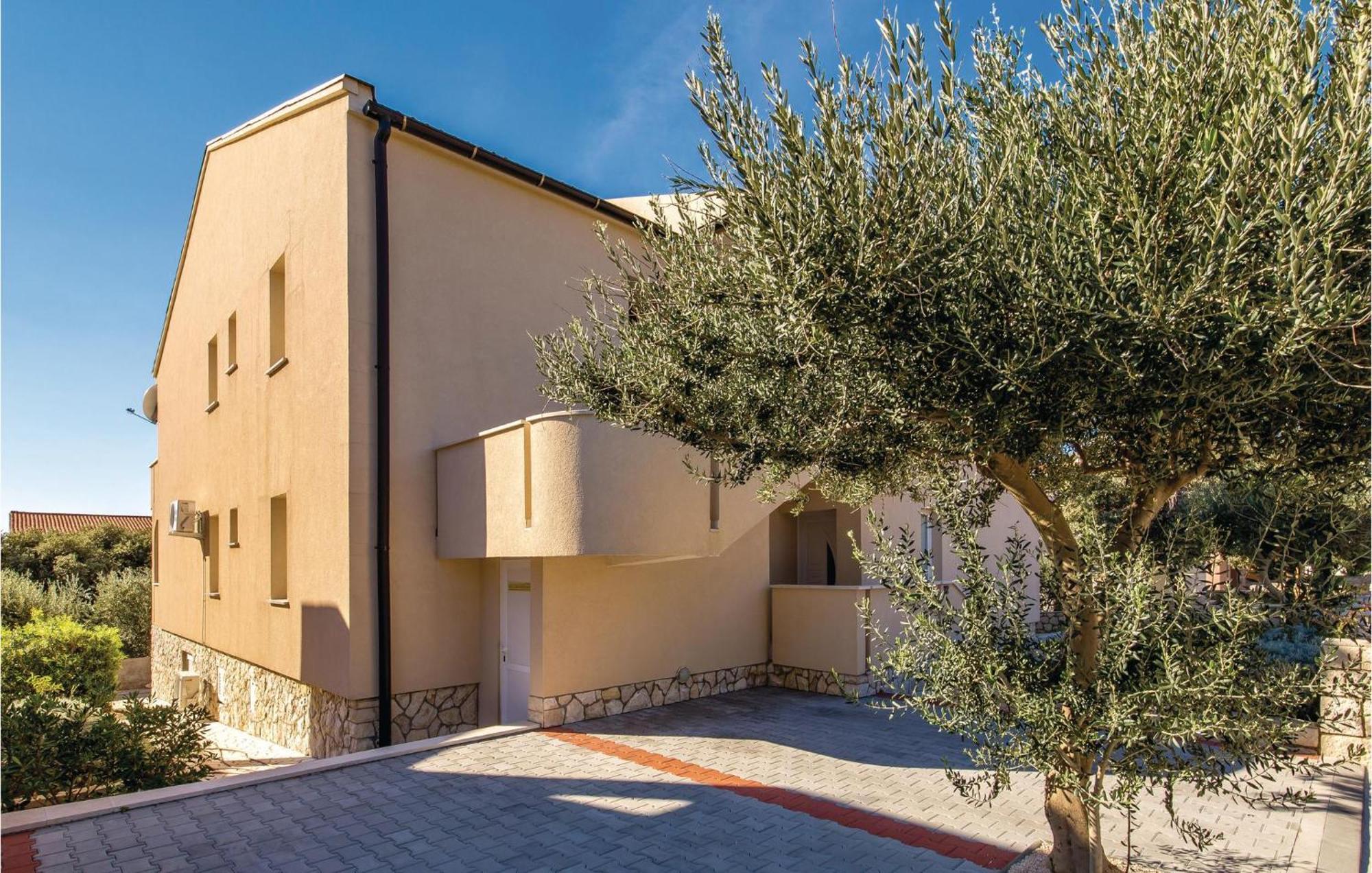 Lovely Apartment In Mandre With Wifi Экстерьер фото