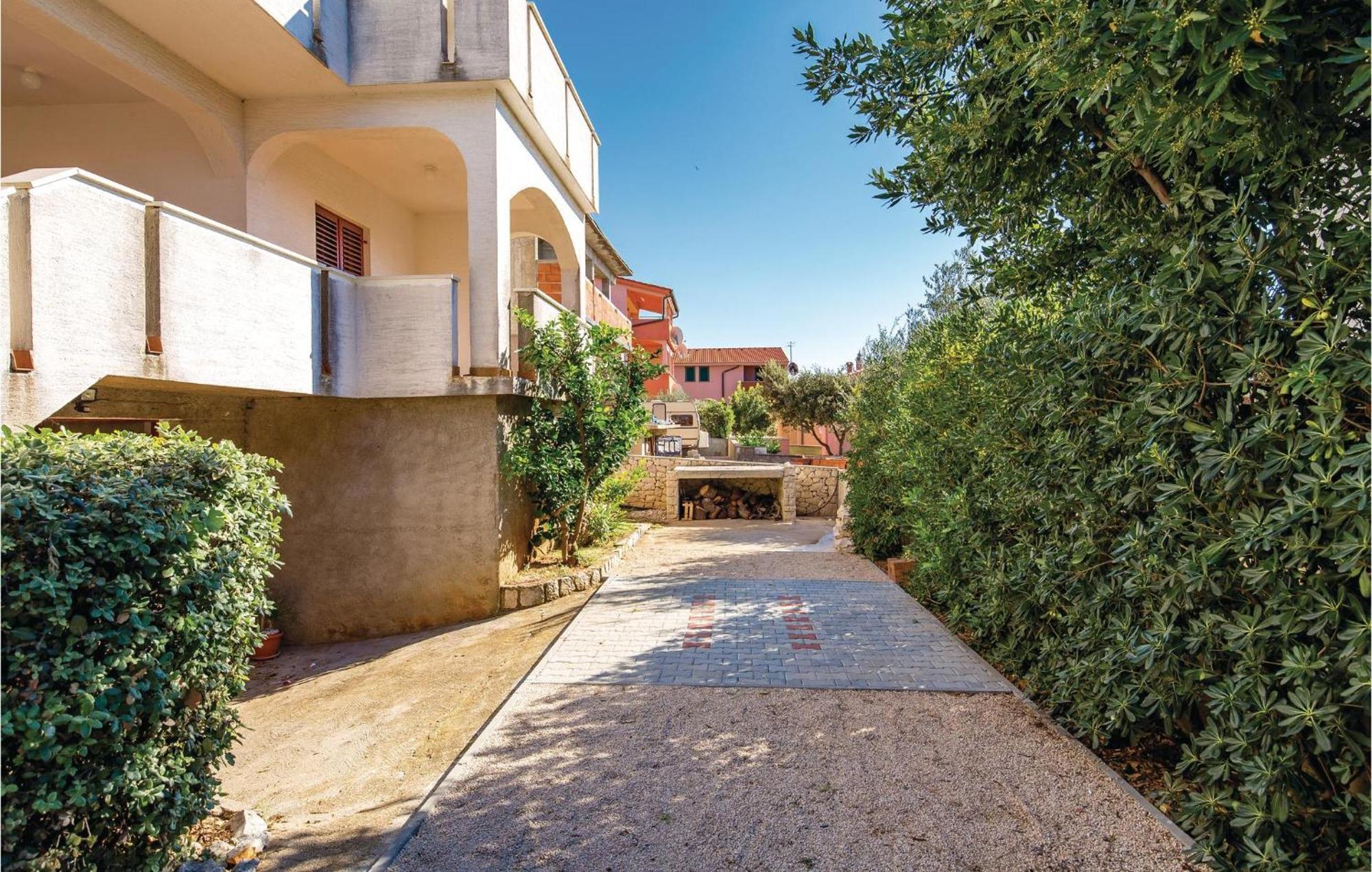 Lovely Apartment In Mandre With Wifi Экстерьер фото