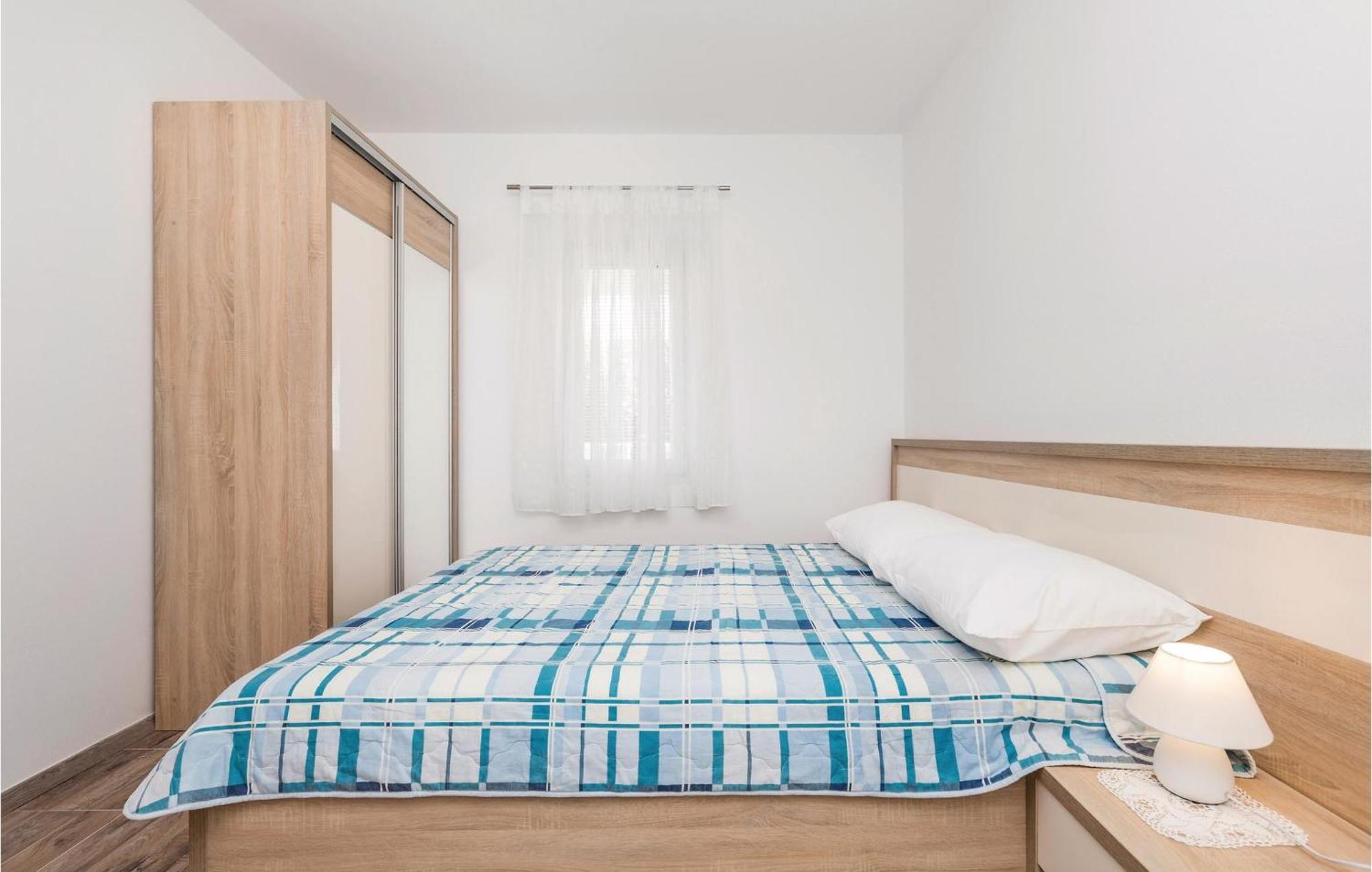 Lovely Apartment In Mandre With Wifi Экстерьер фото